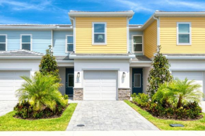 Luxury 3 Bedroom Townhouse with Patio - 7925DS